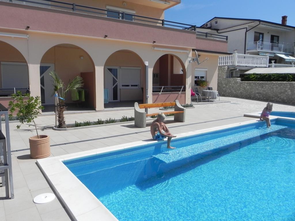 Apartments Antolic Нови Винодолски Екстериор снимка